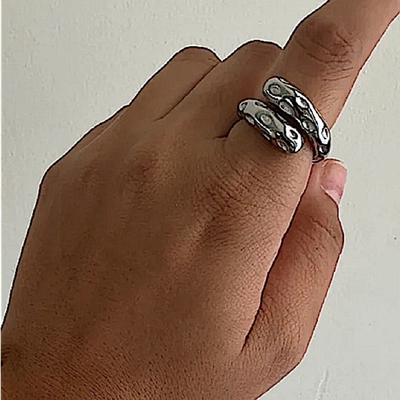 Stainless Steel Hammered Contour Ring - Picture 4 of 12